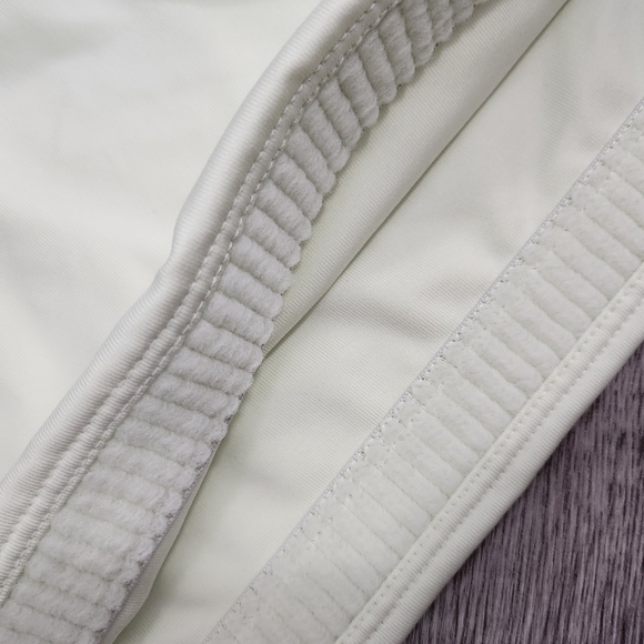 Nike Swoosh Sports Bra - Picture 4 of 6